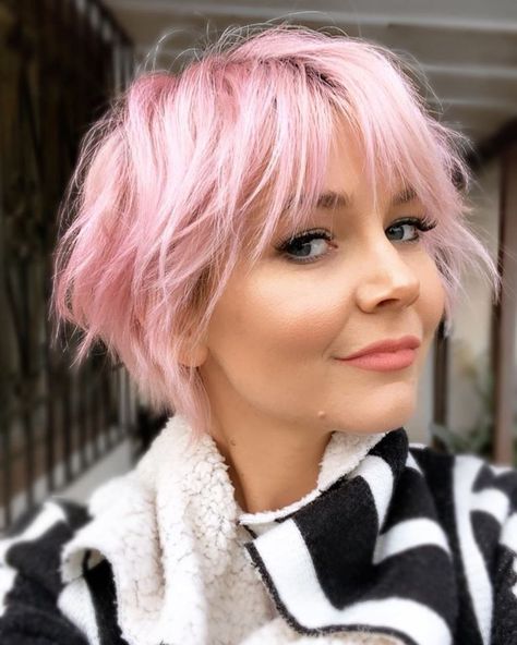 Pink Short Hair, Trendy We Fryzurach, Messy Short Hair, Haircut And Color, Penteado Cabelo Curto, Short Hair Haircuts, Color Inspo, Short Hair Styles Pixie, Hair Inspo Color