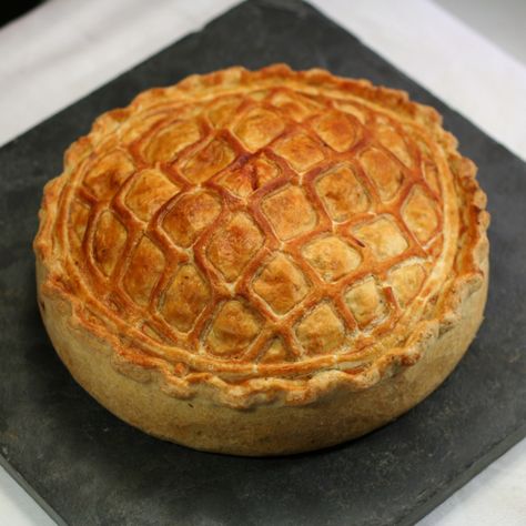 Mary anne Boermans blog Pie Savoury, Picnic Pie, Pie Pastry Recipe, Dinner Pies, Bake Off Recipes, Savory Pies Recipes, Savory Pastry, British Bake Off, British Baking