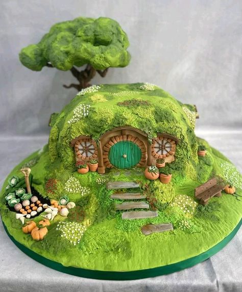 Hobbit Cake, 17. Geburtstag, Hobbit Party, Tinkerbell Cake, Fairy House Crafts, Clay Fairy House, House Cake, Christmas Gingerbread House, Novelty Cakes