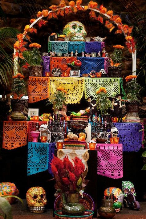 Mexican Decorations, Day Of The Dead Diy, Skulls Flowers, Dia De Los Muertos Decorations Ideas, Skulls And Flowers, Dekorasi Halloween, Day Of The Dead Party, Den Mrtvých, Day Of Dead