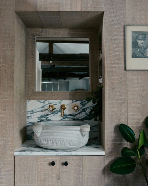 A dramatic detail of Arabescato marble anchors the antique carved stone sink. #remodelista #remodel #interiordesign #interiorinspiration #bathroom Form Cabinets, Chan Eayrs, Hawaii Bathroom, Marble Basin, Moody Design, Lime Plaster, Apple Hill, Cabin Vibes, Limed Oak