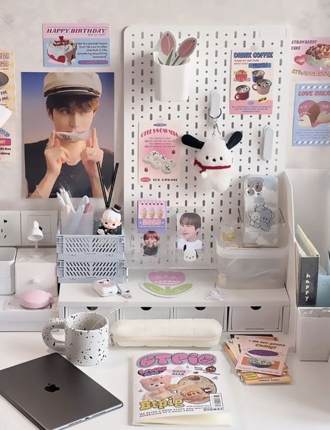 Small Pegboard Ideas, Kpop Desk Setup, Kpop Desk, Small Room Makeover, Kpop Room, Sanrio Pochacco, Study Desk Decor, Desk Inspo, Desk Inspiration