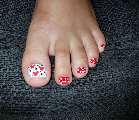 Disney Pedicure Ideas Toenails, Disney Toenails, Peach Nail Art, Disney Trip Surprise, Peach Nails, Stripped Nails, Disney Nails, Toe Nail Designs, Nail Polish Strips