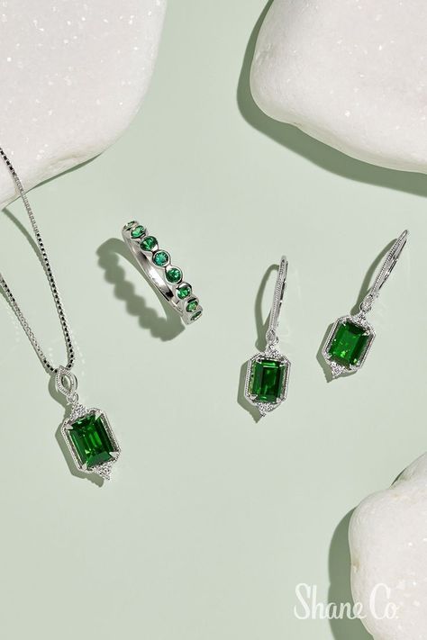 Green Jewelry Photography, Emerald Jewelry Photography, Gemstone Jewelry Photography, Diamond Jewellery Photography, Diamond Photography, Jewelry Ad, Jewellery Photography Inspiration, Jewelry Product Shots, Creative Jewelry Photography