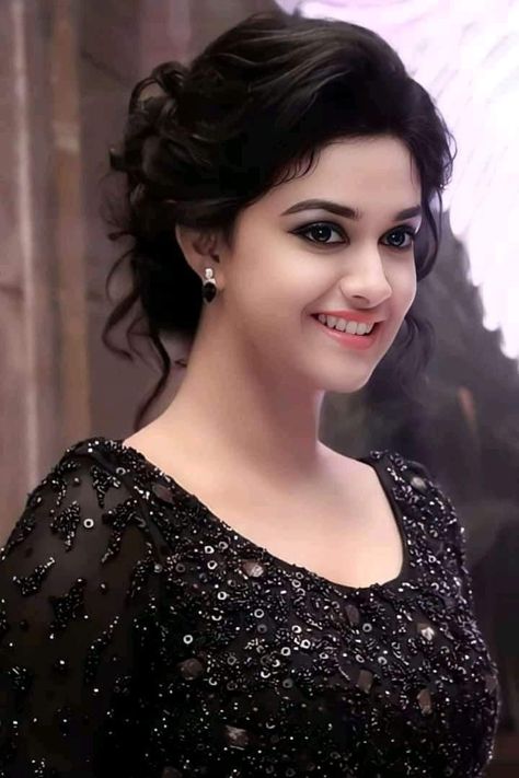 Allu Arjun Hairstyle, Keerthy Suresh, Actress Hairstyles, Beautiful Smile Women, Actress Photos, Thing 1, Hair, Beauty, Black