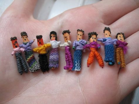 Worry Dolls Worry Dolls, Greeting Card Box, 7 Chakras, Doll Crafts, Pipe Cleaner, Girl Scouts, Miniature Dolls, Card Box, Guatemala