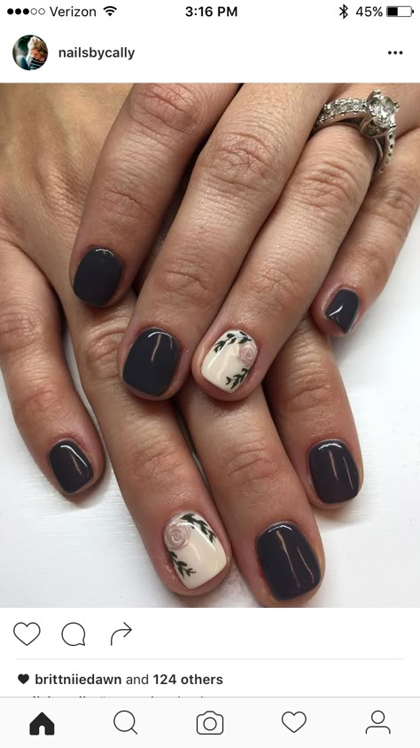 Dark Floral Nails, Black Floral Nails, Flower Accent Nail, Pedicure Design, Photo Nails, Pedicure Designs, Accent Nail, Super Nails, Designs Nail