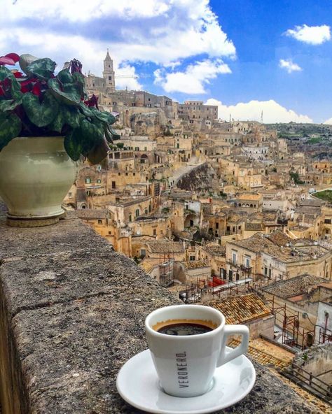 VISIT ITALY ® on Instagram: “The love affair between coffee and the Italians has been going on for more than six centuries. #Coffee is Italy's iconic drink and without…” Espresso Italy, Coffee In Italy, Cup Photo, Italy Coffee, Italian Vacation, Verona Italy, Coffee Culture, Italian Culture, Italian Coffee