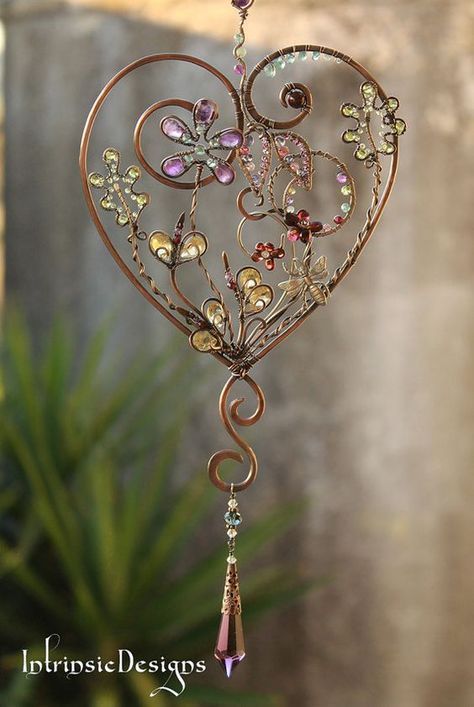 ... Copper Wire Art, Wire Wall Art, Wire Art Sculpture, Art Perle, Diy Wind Chimes, Bijoux Fil Aluminium, Crystal Suncatchers, Wire Sculpture, Wire Weaving