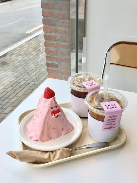 Strawberry Cafe Aesthetic, Korean Cafe, Sweet Cafe, Cake Cafe, Strawberry Dessert, Cute Baking, Cute Cafe, Sweet Moments, Pastry And Bakery