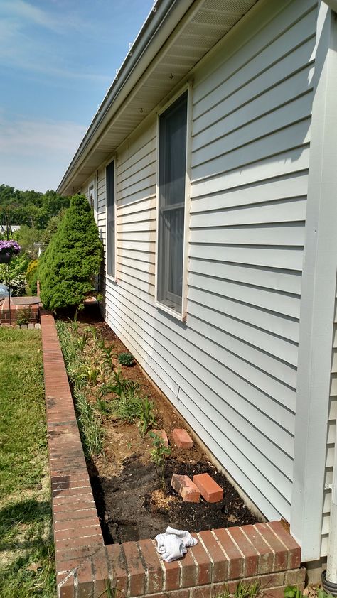 See how I painted our aluminum siding-- just on the front of our house. Painted Aluminum Siding Before And After, Painting Aluminum Siding, Homemaking Hacks, Red Shutters, Exterior House Siding, Siding Paint, Aluminum Siding, House Siding, Red Door