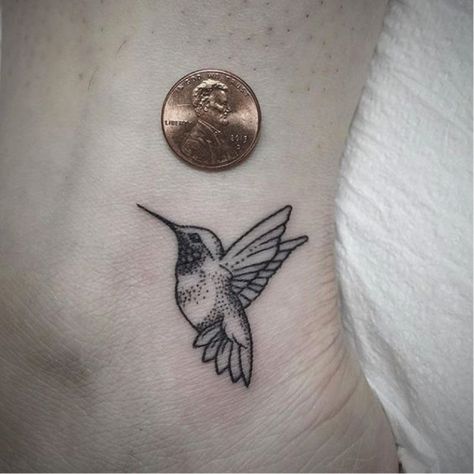 Hummingbird-Tattoo-Ideas Hummingbird Tattoos, Small Hummingbird Tattoo, Handpoke Tattoo, Muster Tattoos, Theme Tattoo, Hummingbird Tattoo, 1 Tattoo, Wrist Tattoo, Ankle Tattoo