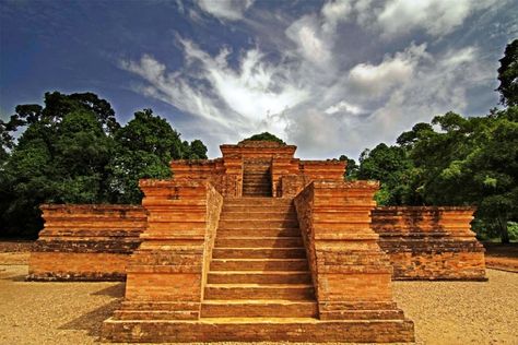 Kompleks Candi Muaro Jambi, Sumatera Photo Area, Bear Wallpaper, Scenery Wallpaper, Bts Wallpaper, Monument Valley, Beautiful Places, Indonesia, Natural Landmarks, Building