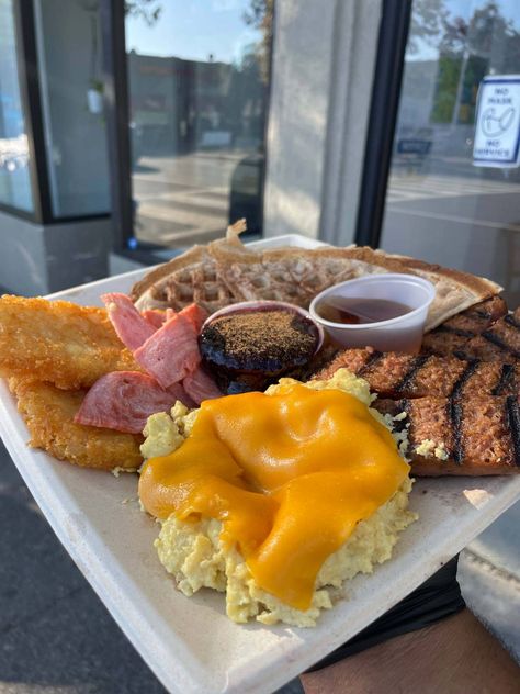 Malibu’s Burgers Thinks Vegans Deserve a Classic Diner Breakfast Too | KQED Diner Breakfast, Substitute For Egg, Breakfast Plate, Blueberry Pancakes, Hash Browns, Breakfast Menu, Vegan Restaurants, Breakfast Burritos, New York Style