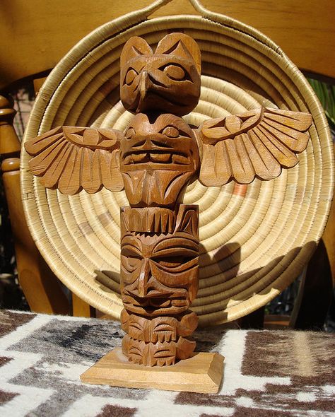 Harvey Williams: Nootka ( Nuu-chah-nulth) by wightmagik, via Flickr Native Drawings, Totem Pole Art, Tiki Man, Alaska Art, Tiki Statues, Pole Art, Totem Poles, Wood Spirit, Totem Pole