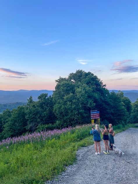 Outdoor Summer Party Aesthetic, Cottage Trip Aesthetic, Vermont Summer Aesthetic, Vermont Summer, Vermont Aesthetic, Vermont Hiking, Summer Camp Aesthetic, Mountain Vibes, Hiking Aesthetic