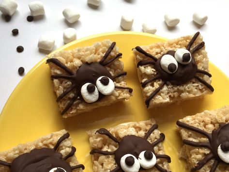 Easy Halloween Treats | Spider Rice Krispie Treats Spider Diy, Halloween Rice Krispies, Rice Krispie Treats Christmas, Halloween Rice Krispie Treats, Chocolate Spiders, Easy Halloween Treats, Halloween Treats Easy, Spider Halloween, Rice Krispy