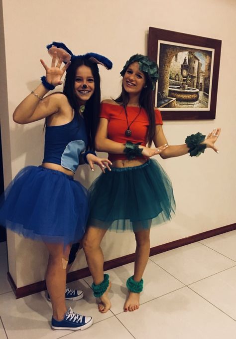 Disfraz de lilo y stich #costumes #disfraz #liloandstitch Lilo Y Stitch Disfraz, Halloween Costumes Ideas For Women, Stitch Costume, Cute Group Halloween Costumes, Halloween Costumes For Teens Girls, Halloween Costumes Ideas, Bff Halloween Costumes, Halloween Coustumes, Halloween Costumes For Women