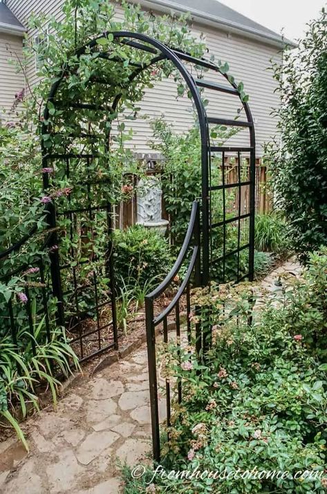 Creative Garden Gate Ideas For A Beautiful Backyard - Gardening @ From House To Home Diy Garden Arch, Garden Gate Ideas, Tor Design, Metal Garden Gates, Garden Gate Design, Arch Ideas, Gate Ideas, Garden Arches, Garden Arbor