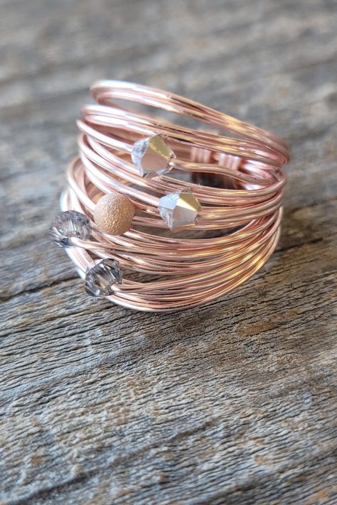 Wire Wrapped Jewelry Beginner, Crystal Wraps, Wire Wrap Ring, Wire Jewelry Rings, Wire Ornaments, Wire Crochet Jewelry, Diy Beaded Rings, Gem Crafts, Ring Making