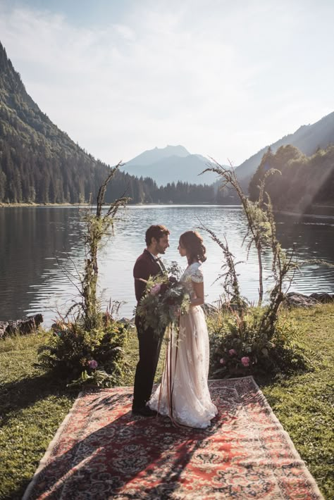 Boho Wedding Ceremony, Mountain Wedding Ideas, Whimsical Wonderland Weddings, French Alps, Lake Wedding, Flower Backdrop, Forest Wedding, Boho Stil, Mountain Wedding