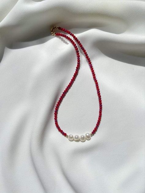 Freshwater Pearl Necklace Diy, Beaded Necklace Red, Red Necklace Beads, Red Bead Necklace, Red Beads Necklace, Red Pearl Necklace, Pearl And Bead Necklace, Ruby And Pearl, Red Beaded Necklace