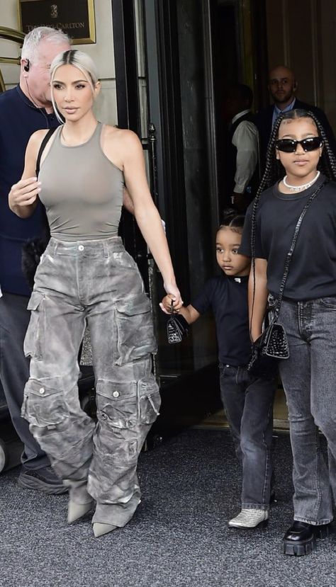 Kim Kardashian Style Casual, Kardashian Style Outfits, Kardashian Makeup, Kim Kardashian Outfits, Kim K Style, Kardashian Outfit, Cute Outfits With Jeans, Kim Kardashian Style, Hipster Outfits