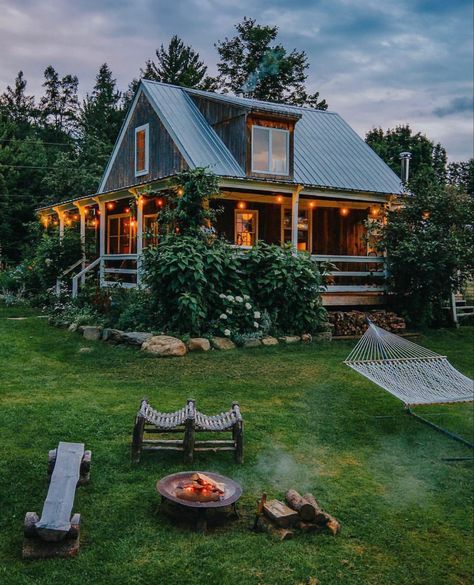 Cabin Aesthetic, Dream Cottage, Cabin In The Woods, Cabins And Cottages, Cabin Life, The Porch, Dream House Exterior, House Goals, Cabin Homes