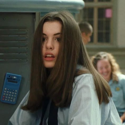 Evil Most Definitely, The Princess Diaries 2001, Mia Thermopolis, The Princess Diaries, Welcome To My World, Princess Diaries, Introverted, Anne Hathaway, The Princess