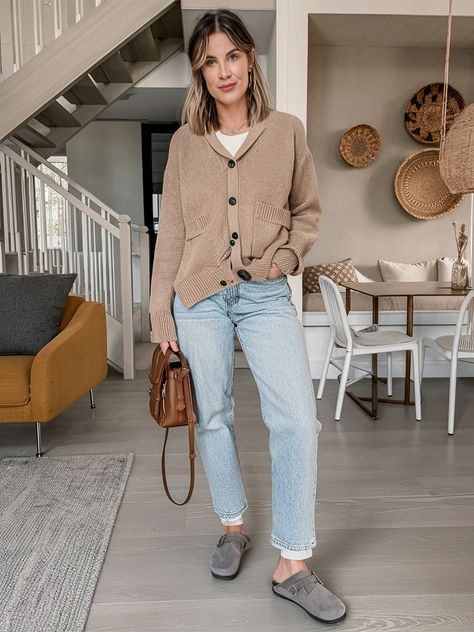 30 Birkenstock Clog Outfit Ideas 2025: Summer, Fall, & Winter Trends Birkenstock Clogs Outfit Winter, Clog Outfit Ideas, Birkenstock Clog Outfits, Clogs Outfit Winter, Birkenstock Clog Outfit, Clog Outfits, Birkenstock Clogs Outfit, Clog Outfit, 2025 Summer