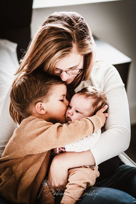 Brother And Newborn Pictures, Family Of 4 Newborn Pictures At Home, Newborn Sibling Photos, Newborn Shoot At Home With Siblings, Family Of 4 Newborn Pictures, Newborn And Toddler Pictures, Toddler And Newborn Pictures, Newborn Family Pictures With Siblings, Mom And Newborn Pictures