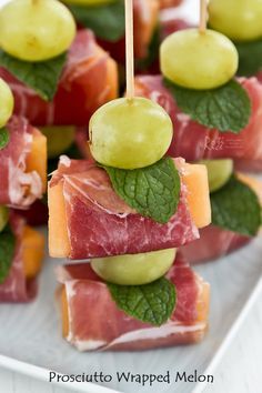 Fruit Appetizers, Prosciutto Wrapped, Easter Appetizers, No Cook Appetizers, Decorações Com Comidas, Appetizer Bites, Finger Food Appetizers, Party Food Appetizers, Food Platters