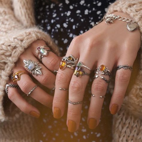 Aesthetic Silver Rings, Rings Aesthetic, Behind Blue Eyes, Aesthetic Rings, Precious Stones Rings, Indie Jewelry, Witchy Jewelry, Dope Jewelry, Stacked Jewelry