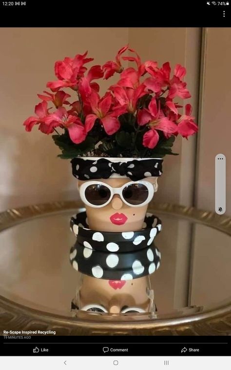 Creative Flower Pot Ideas, Julkransar Diy, Flower Pot Ideas, Plant Pots Crafts, Terra Cotta Pot Crafts Diy, Clay Pot Projects, Flower Pot People, Flower Pot Art, Terra Cotta Pot