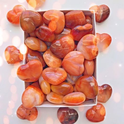 Carnelian Hearts. Nice Color... #Crystals #Gemstones #CrystalHealing Crystals For Manifestation, Carnelian Agate, Titanium Quartz, Crystal Aesthetic, Raw Rose Quartz, Orange Crystals, Rainbow Quartz, Orange Calcite, Pretty Rocks