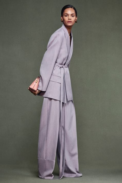 Victoria Beckham Resort 2025 Fashion Show | Vogue Winter Typ, Film Strip, Spice Girls, Mens Accessories Fashion, Model Agency, Pop Fashion, Wool Jacket, Victoria Beckham, Look Fashion