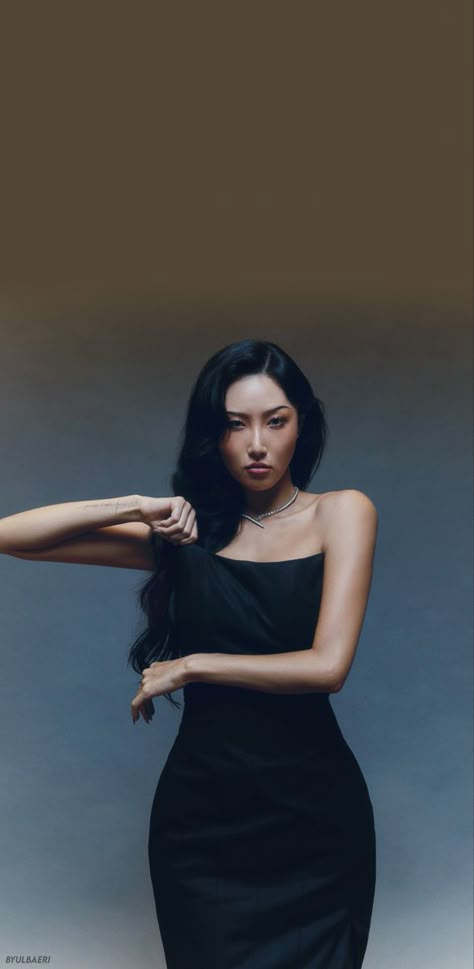 Kpop Photoshoot Female, Hwasa Hot Pics, Hwasa Mamamoo Wallpaper, Hwasa Photoshoot, Hwasa Body, Hwasa Style, Hwasa Aesthetic, Hwasa Wallpaper, Maria Hwasa