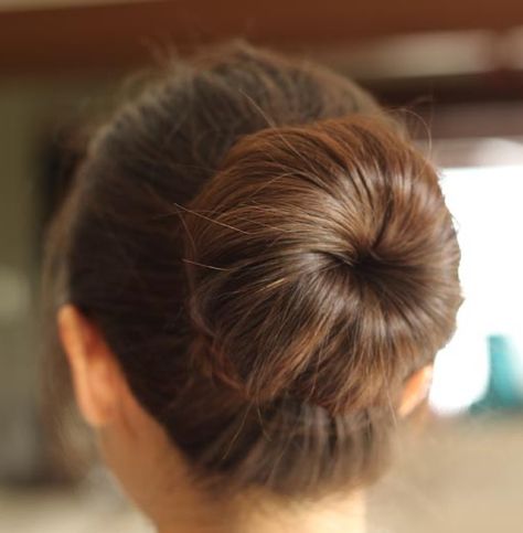 donut buns 💜 Perfect Bun Tutorial, Chignon Simple, Donut Bun Hairstyles, Donut Bun, Hair Donut, Perfect Bun, Wedding Bun Hairstyles, Roll Hairstyle, Easy Bun Hairstyles