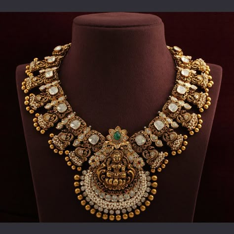 Heavy Bridal Jewellery, Temple Jewellery Designs, Temple Jewellery Necklace, South Indian Necklace, Temple Jewelry Necklace, Gold Temple Jewellery, Antique Gold Jewelry Indian, Antique Jewellery Designs, Gold Necklace Indian Bridal Jewelry