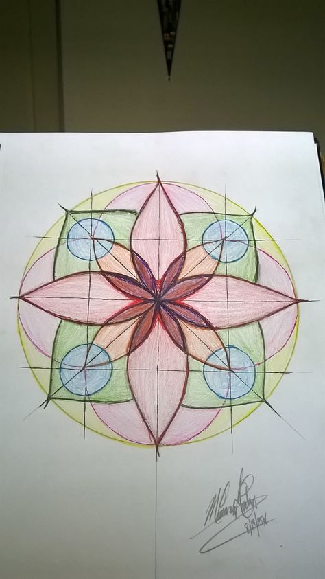 Radial Pattern Design, Rotational Symmetry Art, Symmetrical Art Drawing, Free Hand Designs Drawing, Radial Drawing, Symmetrical Balance Drawing, Radial Symmetry Design, Radial Design Art, Radial Symmetry Art