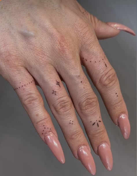 Classy Tattoo, Hand Tatts, Tattoo Ideas Unique, Tattoo S, Unique Tattoo Ideas, Tattoo Design Tattoo, Finger Tattoo For Women, Finger Tats, Hand And Finger Tattoos