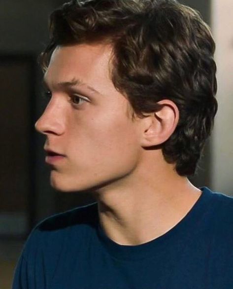 How is everyone doing today? Tom’s side profile is so cute #tomholland #tomhollandpictures #picturesoftomholland #tomhollandisbae #spidermanhomecoming Parker Spiderman, Peter Parker Spiderman, Tom Holland Imagines, Tom Holland Peter Parker, Tom Holland Spiderman, Tommy Boy, Men's Toms, Man Thing Marvel, Side Profile