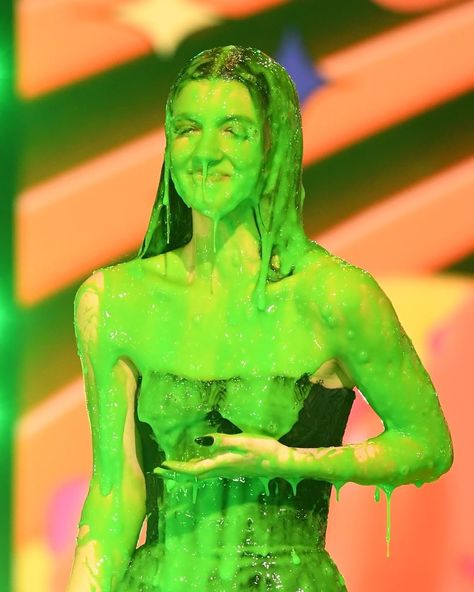 luisa on Twitter: "love u always angel @charlidamelio… " Nickelodeon Awards, Nickelodeon Slime, Muddy Girl, Charli D'amelio Rare, Charlie Damelio, Kids Choice Award, Creative Makeup Looks, Girl Celebrities, Famous Girls