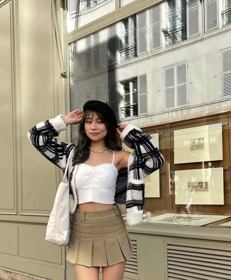 Burberry Skirt Outfit, Ting Ting Lai, Girlies Aesthetic, Cute Modeling Poses, Instagram Photos Ideas, Girl Celebs, Ava Chen, Aesthetic Queen, Book Girlies