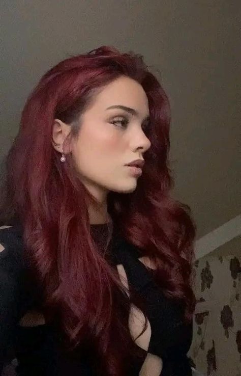 Tips Colored Hair, Cayenne Hair Color, Subtle Boho Outfits, Red Streaks Hair, Wine Hair Color Burgundy, Dark Red Hair Aesthetic, Hair Dye Inspo Aesthetic, Red Hair Inspo Color, Maroon Red Hair