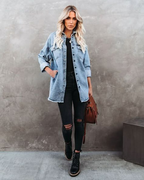 Boyd Pocketed Denim Shacket #TomboyFemme #FashionForward #Empowerment #Lifestyle. https://www.theworldaccordingtome.org/shopping/?TomboyFemme Shacket Outfit, Jacket Outfits, Denim Shacket, Look Fashion, Jeans Rock, Winter Fashion Outfits, Fall Winter Outfits, Outfits Casuales, Denim Shirt