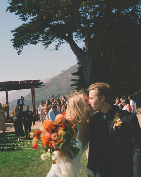 favorite day on film 🦢 🩵🌷✨🌞💒🍊🦋💌✌🏼 Justin and Alyssa’s wedding was the 3rd wedding I ever shot on my own :’) I feel so grateful to have joined them in Big Sur on this impossibly sunny and beautiful day. Even now, these are some of my favorite photos and warmest memories. Their love and presence was so strikingly genuine :) Love u guys a lot Sunny Wedding Photography, Old School Wedding, Lego Wedding, Nostalgic Wedding, Wedding Shot List, Genuine Love, Garden Party Wedding, Wedding Engagement Photos, Wedding Mood Board