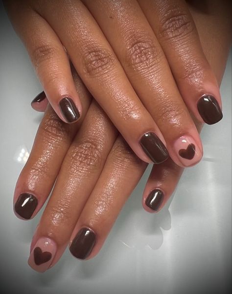 Heart nails, little girls nails Dark Brown Gel Nails Short, Brown Short Nails Design, Brown Heart Nails, Red Shellac Nails, Shellac Nail Colors, Shellac Nail Designs, Brown Nail Art, Natural Gel Nails, Natural Nail Designs