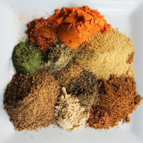 yellow curry powder - Cardamom and Tea Yellow Curry Powder, Homemade Curry Powder, Pickled Mango, Curry Indian, Homemade Curry, Yellow Curry, Spice Mix Recipes, Curry Spices, Powder Recipe