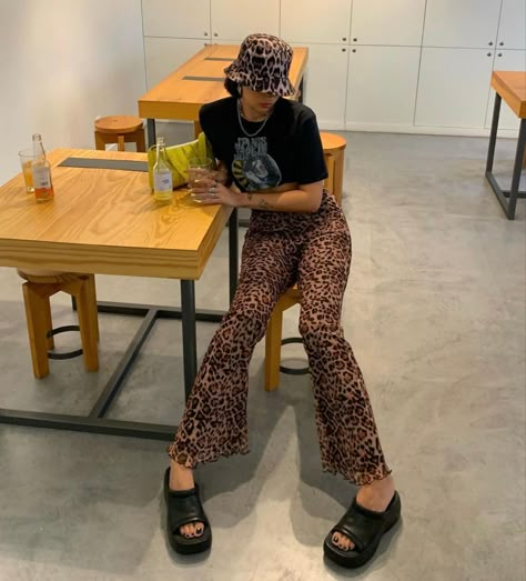 Leopard Flares, Y2k Harajuku, Look Festival, Women Trousers, Leopard Fashion, Harajuku Streetwear, High Waist Pants, Alternative Outfits, Basic Outfits